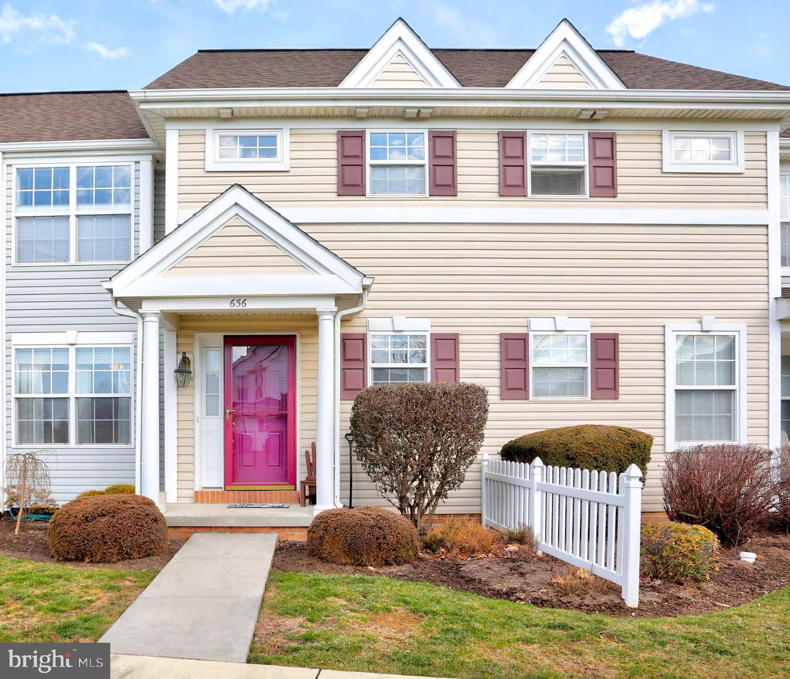 656 Chatham Way Lititz, PA 17543 - Photo 1 of 36 Main