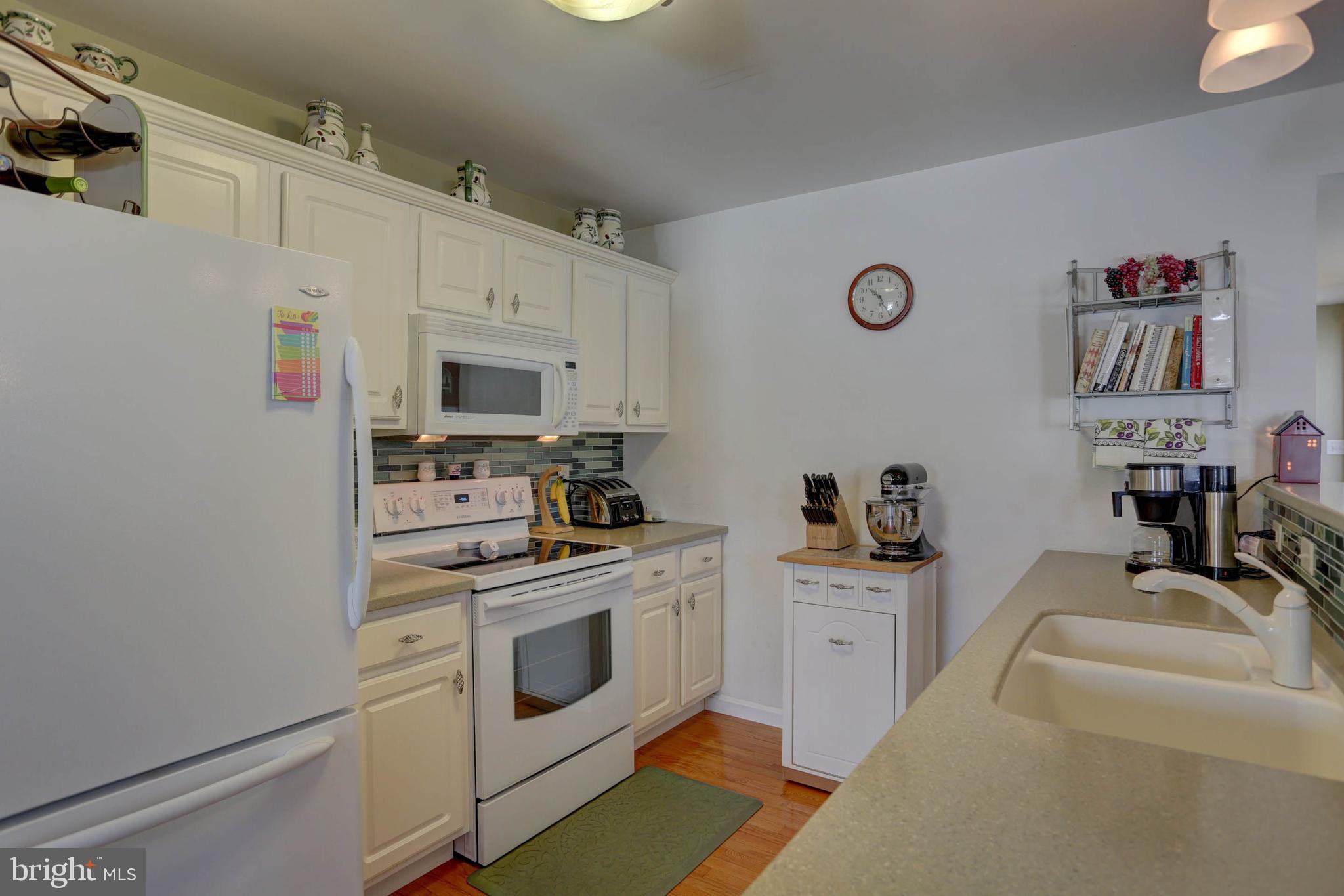 656 Chatham Way Lititz, PA 17543 - Photo 12 of 36 Renovated kitchen!