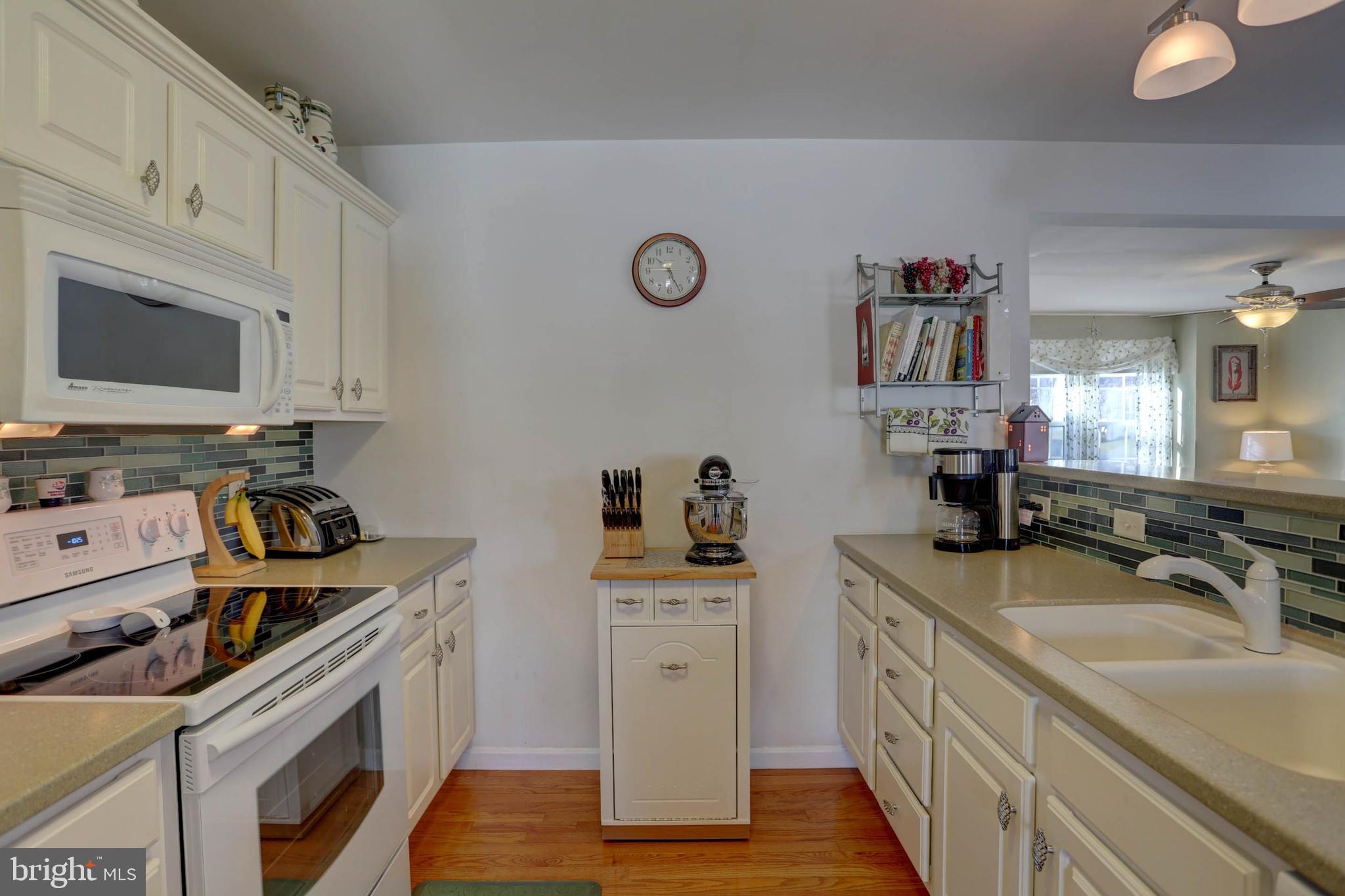 656 Chatham Way Lititz, PA 17543 - Photo 13 of 36 Alternate view of kitchen