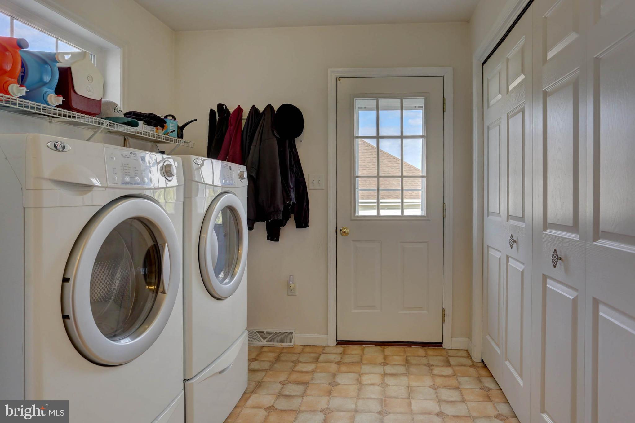 656 Chatham Way Lititz, PA 17543 - Photo 14 of 36 Mud/ laundry room, door leads to detached garage