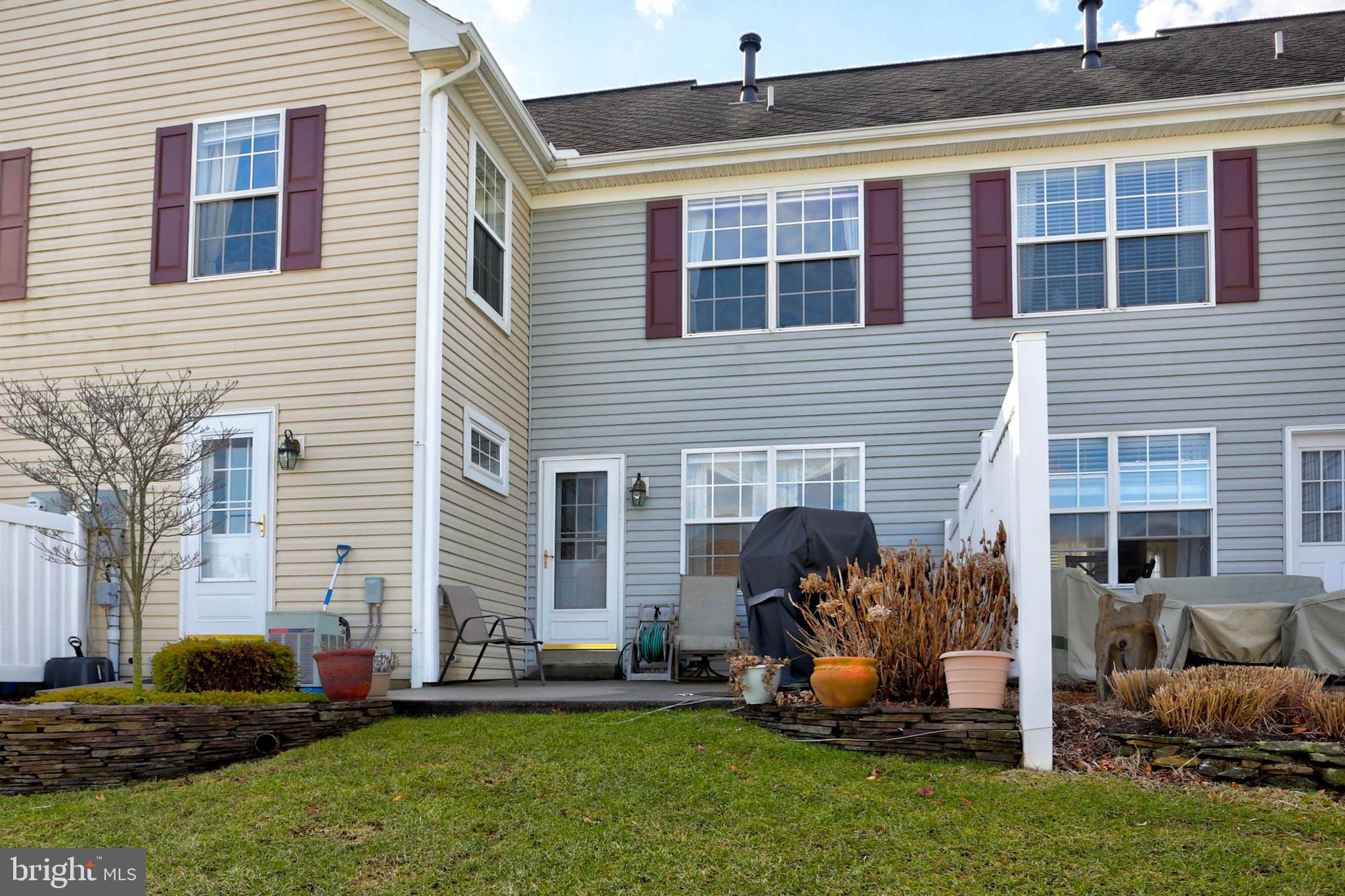 656 Chatham Way Lititz, PA 17543 - Photo 28 of 36 Rear view of home and patio
