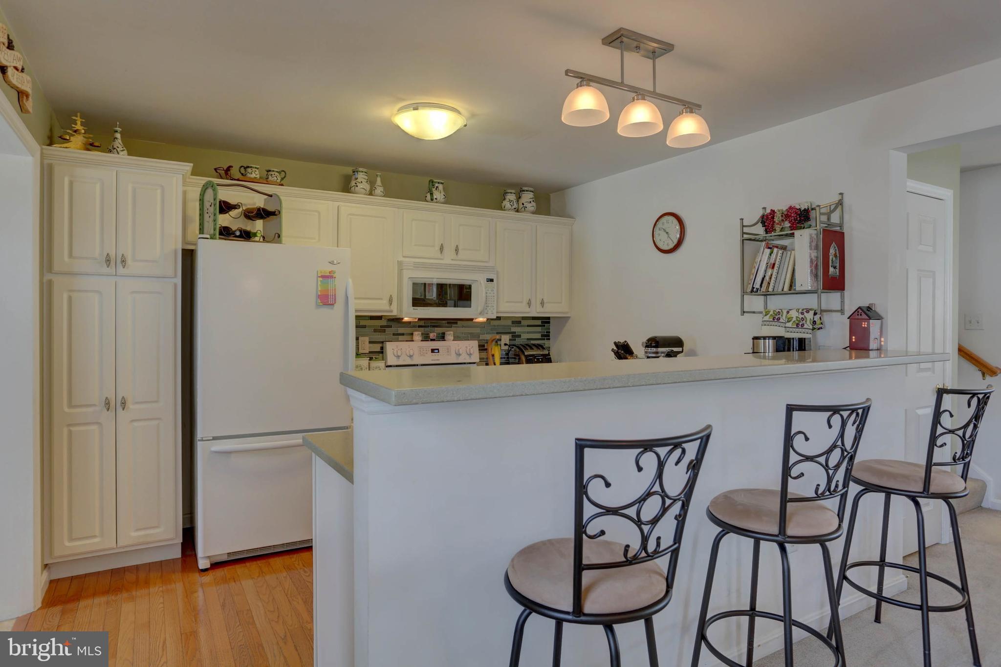 656 Chatham Way Lititz, PA 17543 - Photo 9 of 36 Eat at the bar will seat up to 4 people!