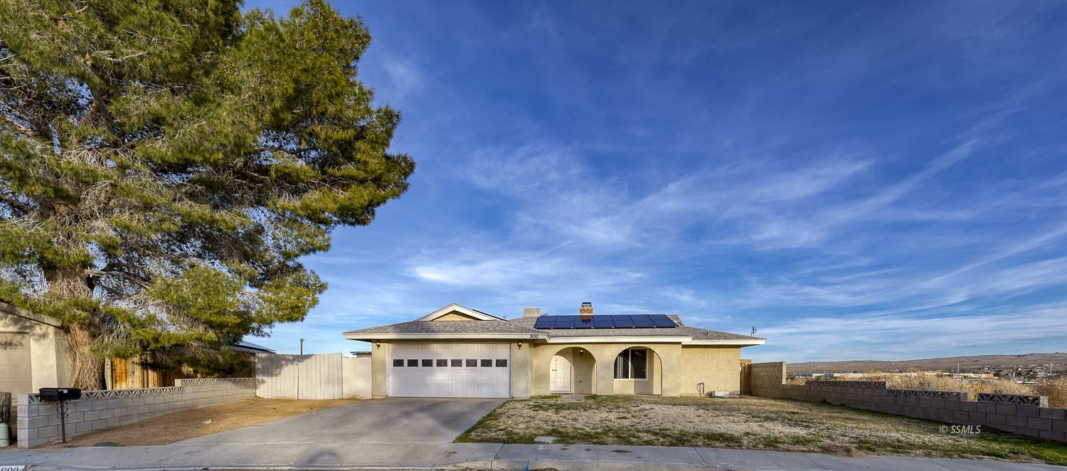 800 South Sanders Street Ridgecrest, CA 93555 - Photo 1 of 33 a view of a house with a yard
