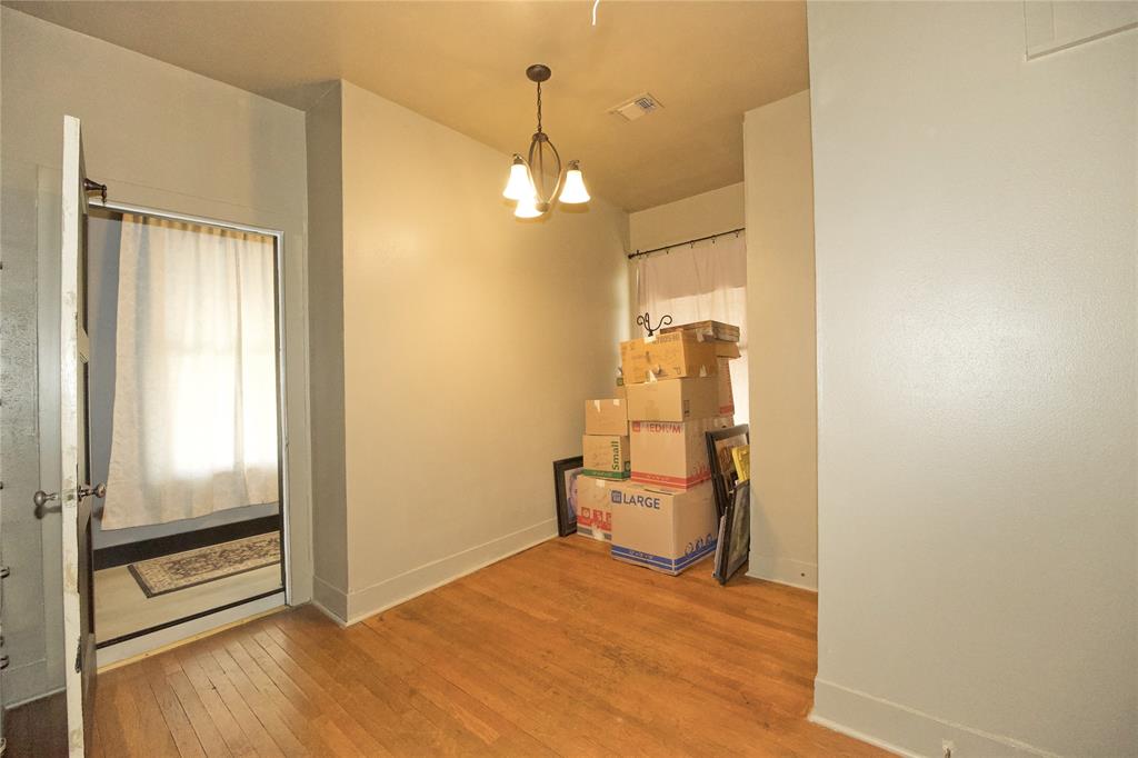 213 South Clements Street Gainesville, TX 76240 - Photo 15 of 37
