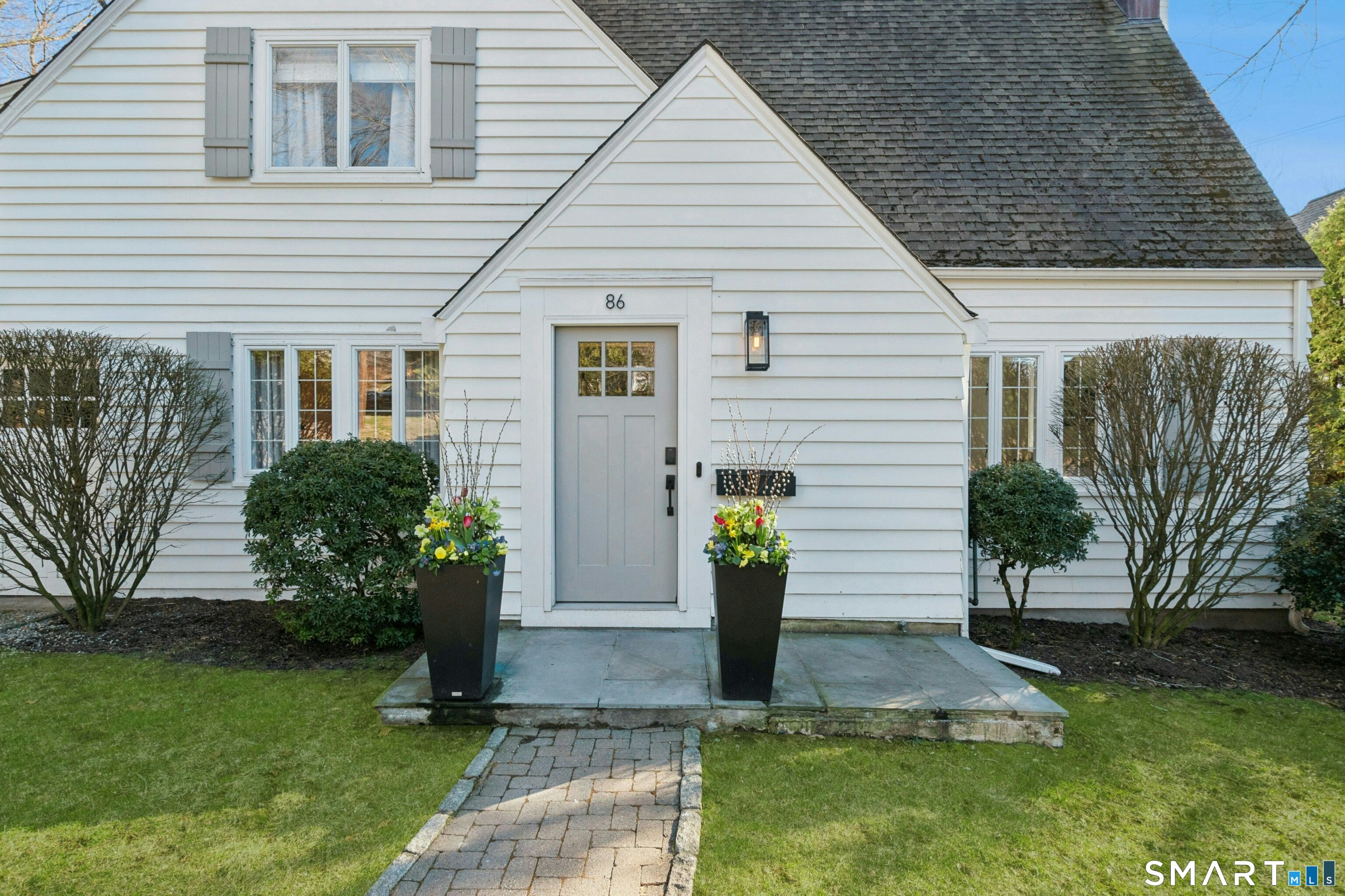 86 Middlesex Road Darien, CT 06820 - Photo 2 of 31