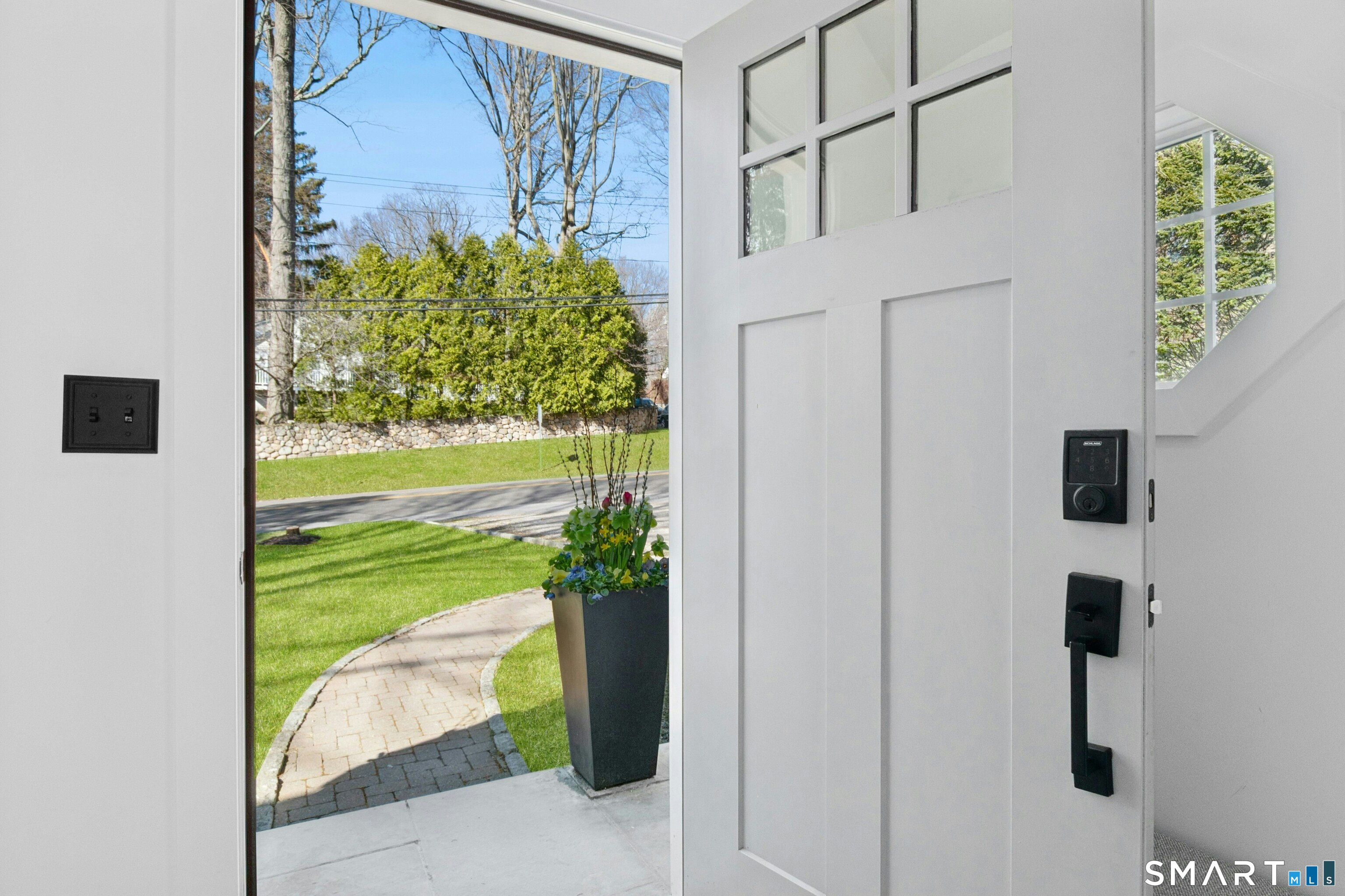 86 Middlesex Road Darien, CT 06820 - Photo 3 of 31