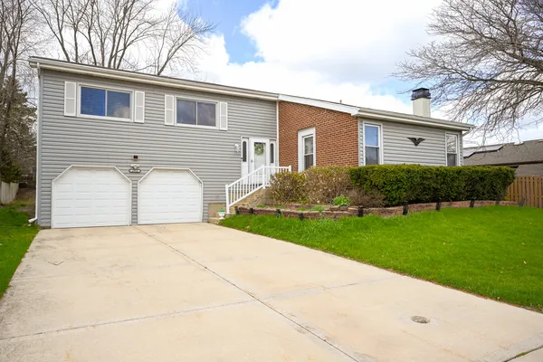 $390,000 | 1952 Glenrock Lane, Glendale Heights, IL 60139