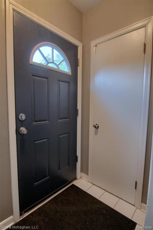 1226 Hampton Road Grosse Pointe Woods, MI 48236 - Photo 3 of 26