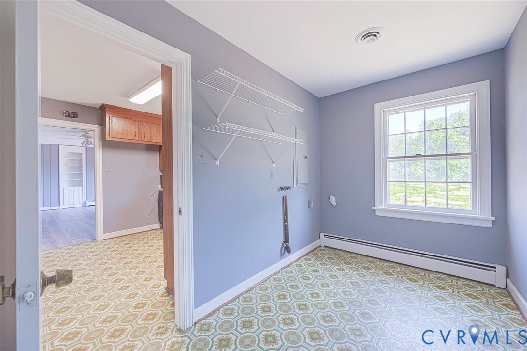 7514 Cold Harbor Road Mechanicsville, VA 23111 - Photo 14 of 34 Leads into kitchen