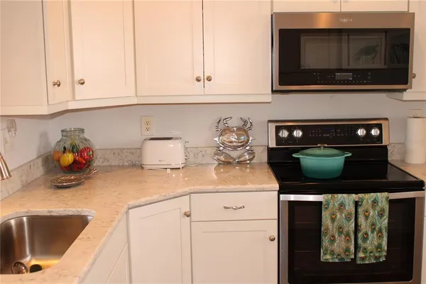 $2,495 | 4240 Ironwood Circle, Unit 404, Bradenton, FL 34209