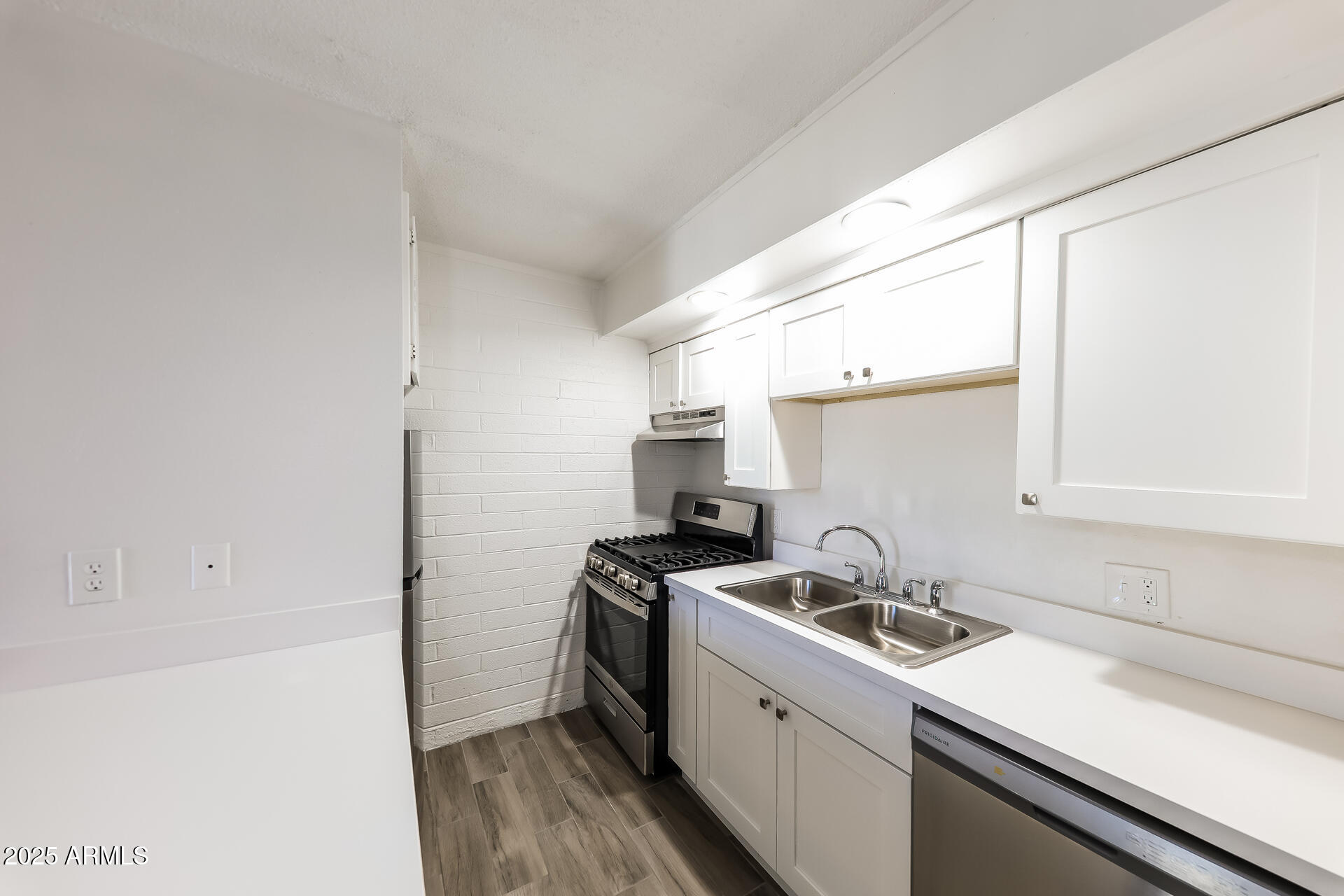 6320 North 16th Street, Unit 202 Phoenix, AZ 85016 - Photo 5 of 11 6-photo-Kitchen