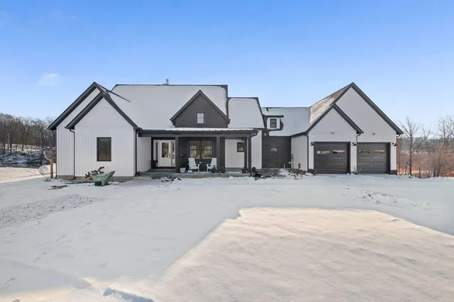 $1,200,000 | 14275 Deer Path, Buchanan, MI 49107