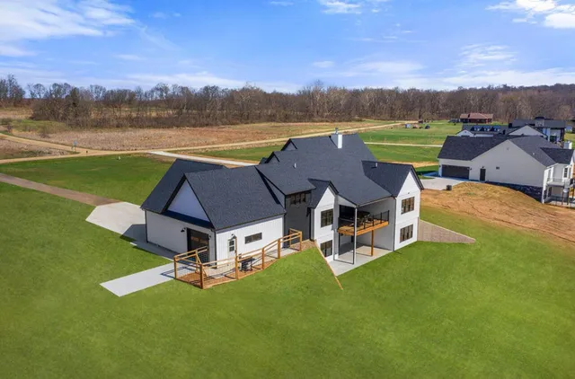 $1,200,000 | 14275 Deer Path, Buchanan, MI 49107