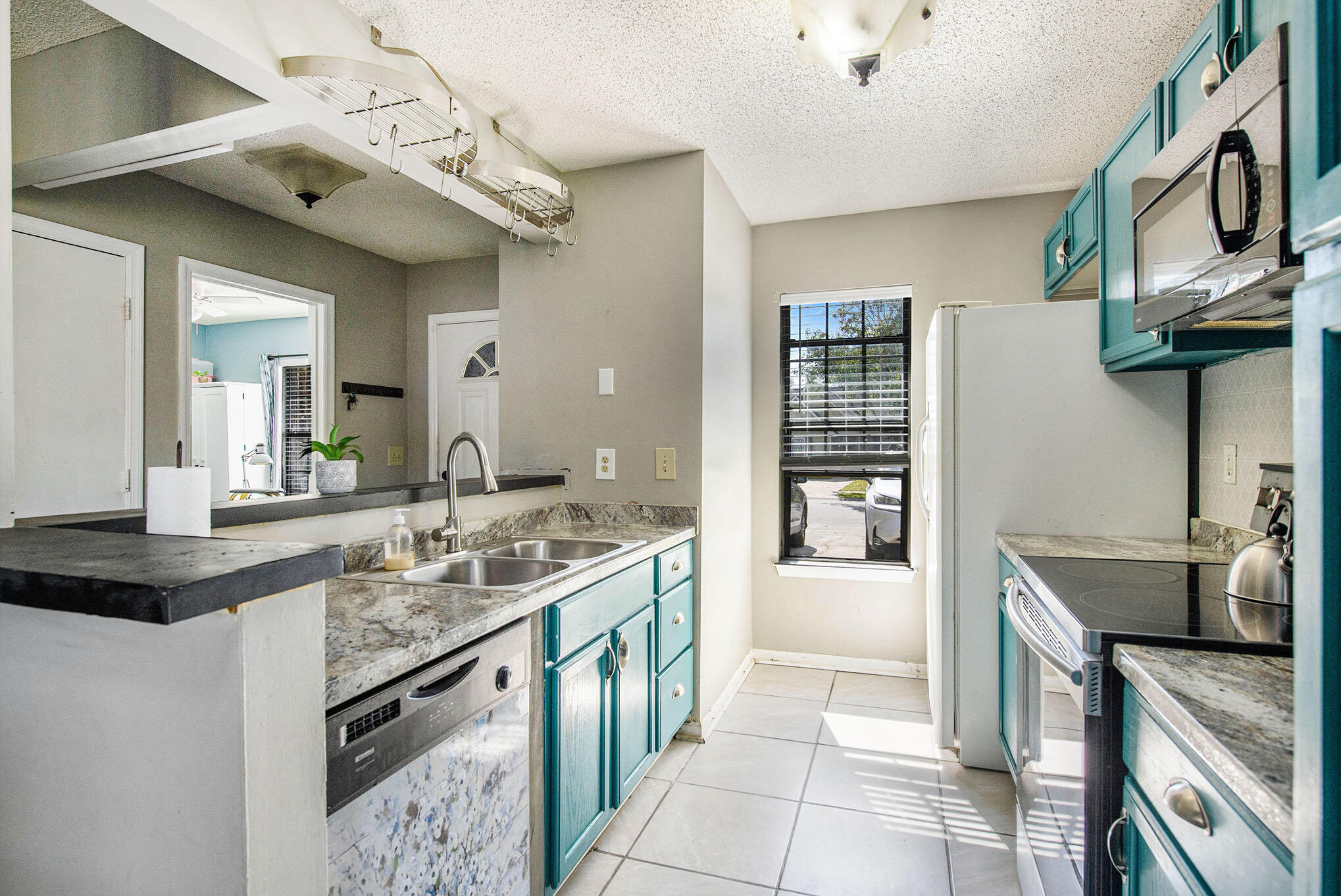 405 Converse Court Ladson, SC 29456 - Photo 6 of 17 007__dsc2870_106