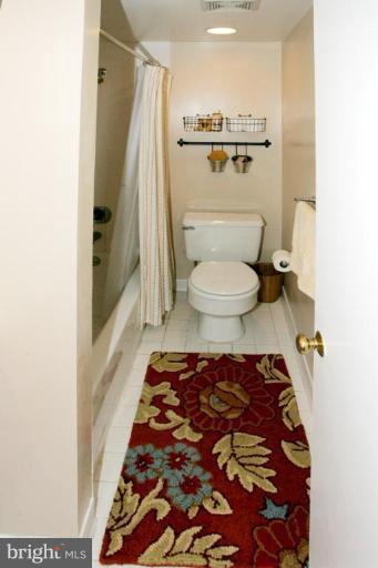 1763 Columbia Road Northwest, Unit 411 Washington, DC 20009 - Photo 9 of 13 Bath #2