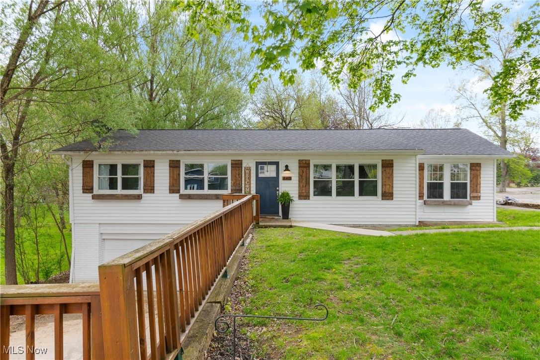 440 Abbyshire Road Green, OH 44319 - Photo 2 of 33 Ranch-style home with a front yard