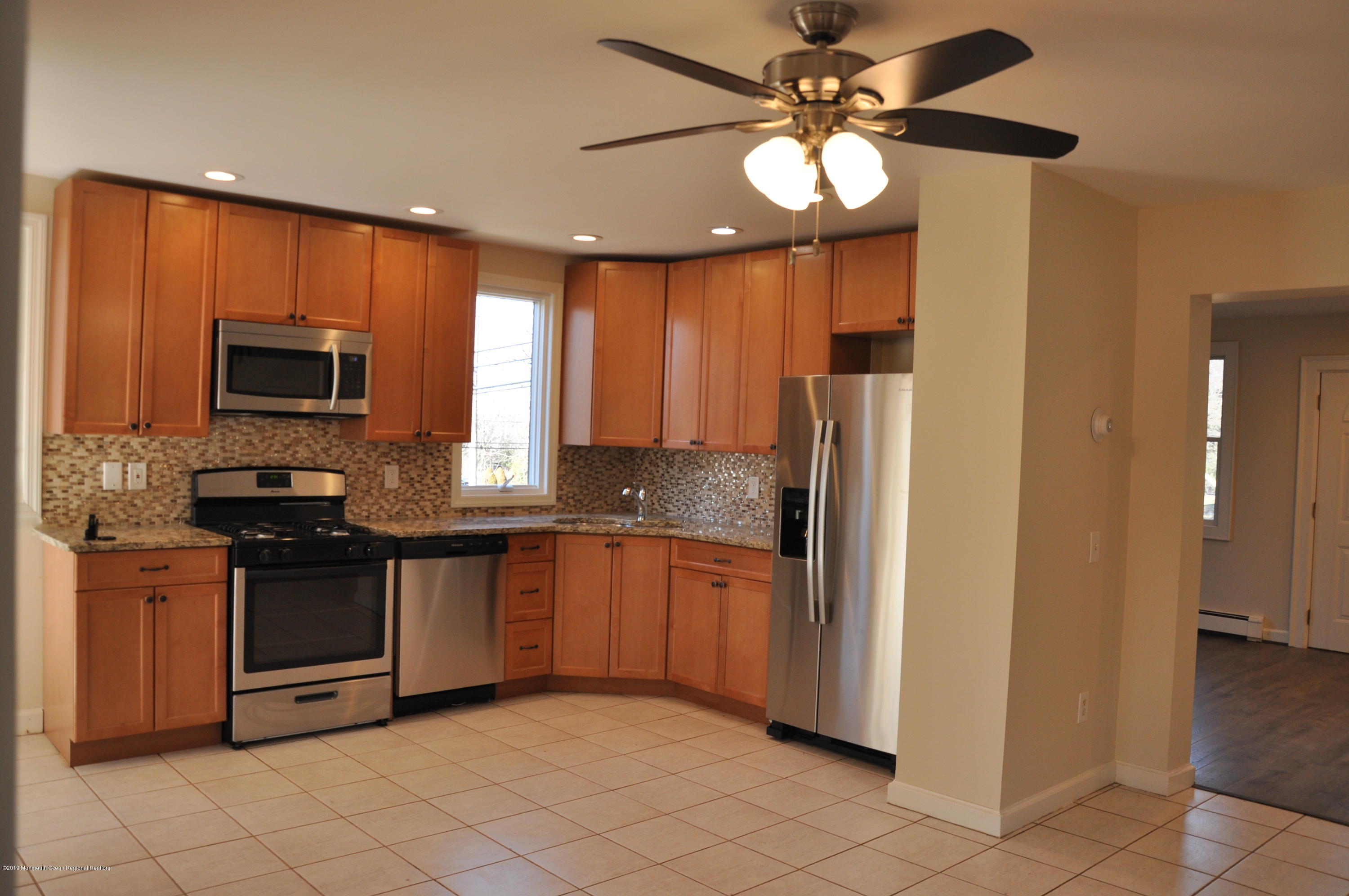 1458 Ratzer Road Wayne, NJ 07470 - Photo 3 of 21 DSC_2516m