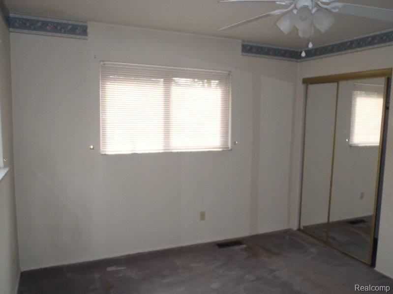4632 Valley Road Trenton, MI 48183 - Photo 7 of 11 9744_F.jpg