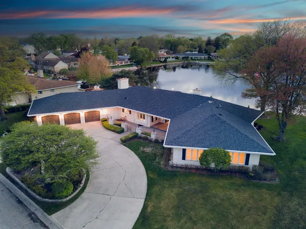 $1,125,000 | 1990 Berry Lane, Des Plaines, IL 60018