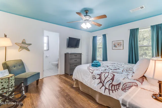 $1,990 | 329 Davis Street, Waveland, MS 39576