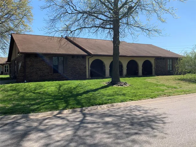 $250,000 | 400 University Drive, Belleville, IL 62221