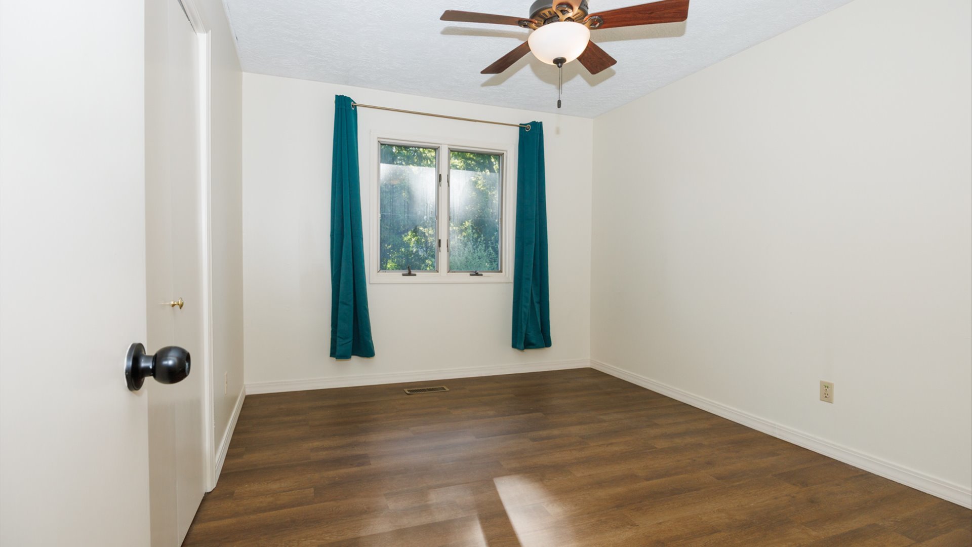 800 West Hamilton Street Atlanta, IL 61723 - Photo 22 of 44 a view of a hallway with wooden floor and a chandelier