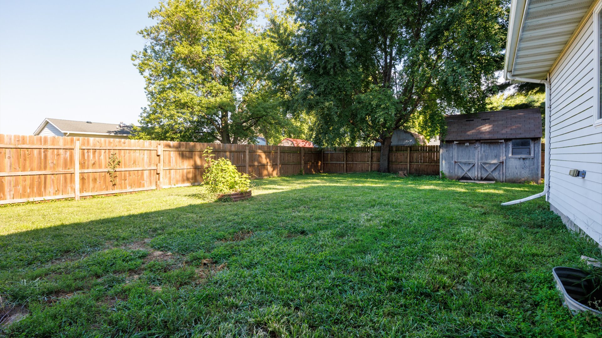 800 West Hamilton Street Atlanta, IL 61723 - Photo 36 of 44 a view of a backyard with a small cabin