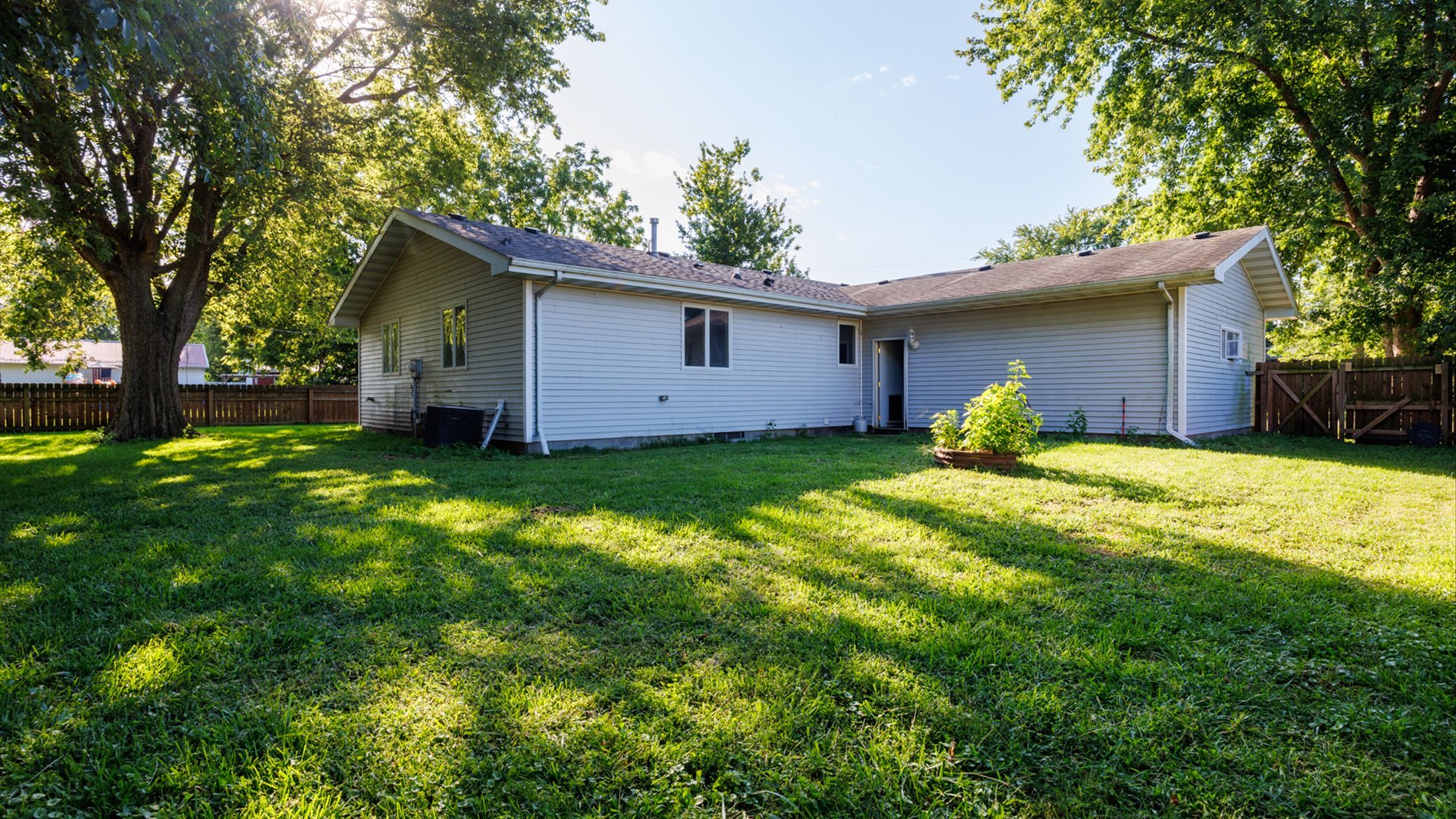 800 West Hamilton Street Atlanta, IL 61723 - Photo 39 of 44 a view of a backyard with a garden