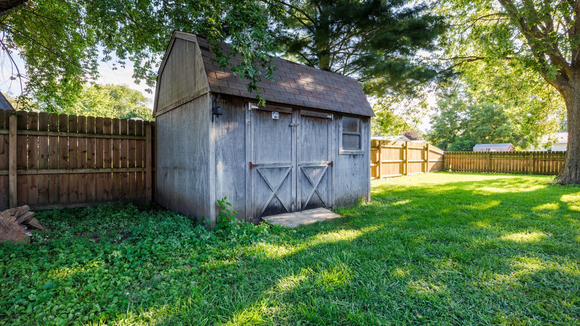 800 West Hamilton Street Atlanta, IL 61723 - Photo 40 of 44 a view of a backyard with wooden fence and a large tree