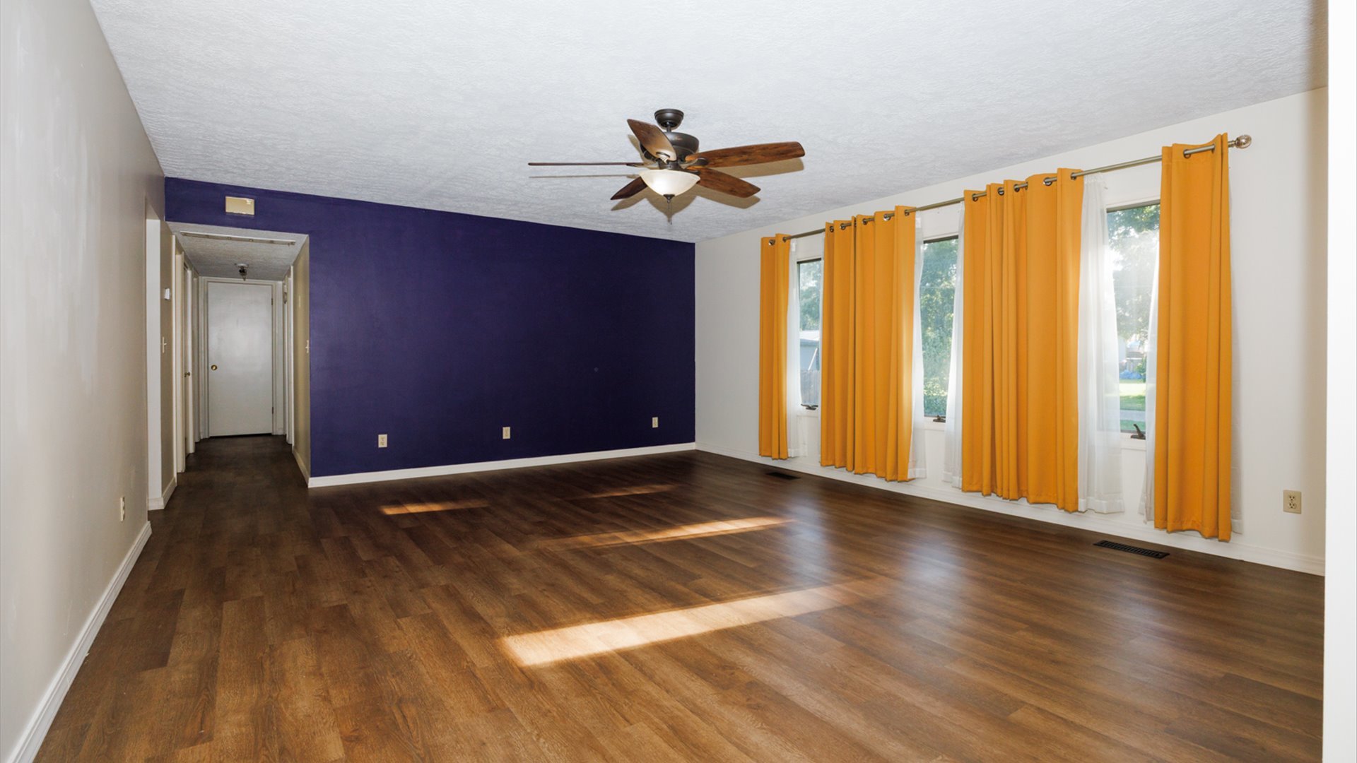 800 West Hamilton Street Atlanta, IL 61723 - Photo 4 of 44 a view of a livingroom with a hall and wooden floor