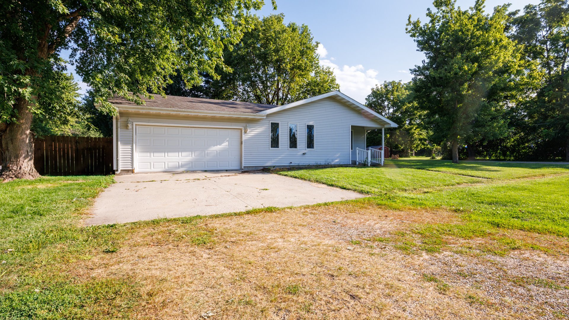 800 West Hamilton Street Atlanta, IL 61723 - Photo 43 of 44 a front view of a house with yard and tree