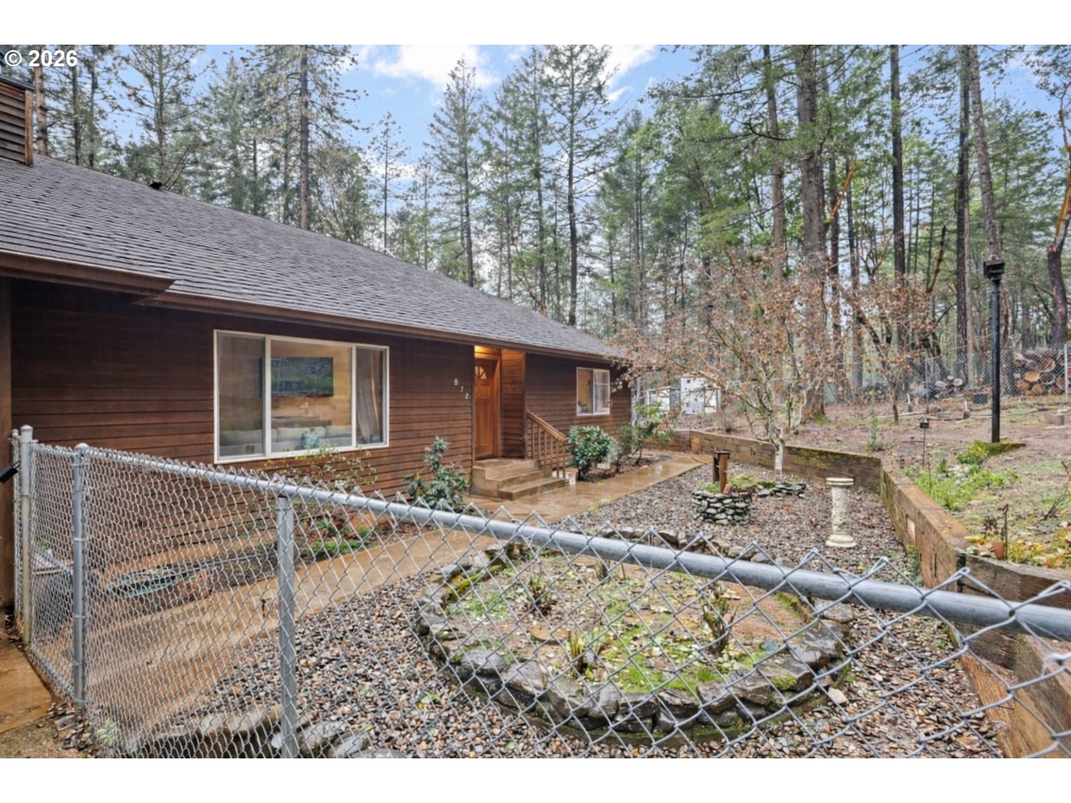 372 Thornbrook Drive Merlin, OR 97532 - Photo 2 of 34