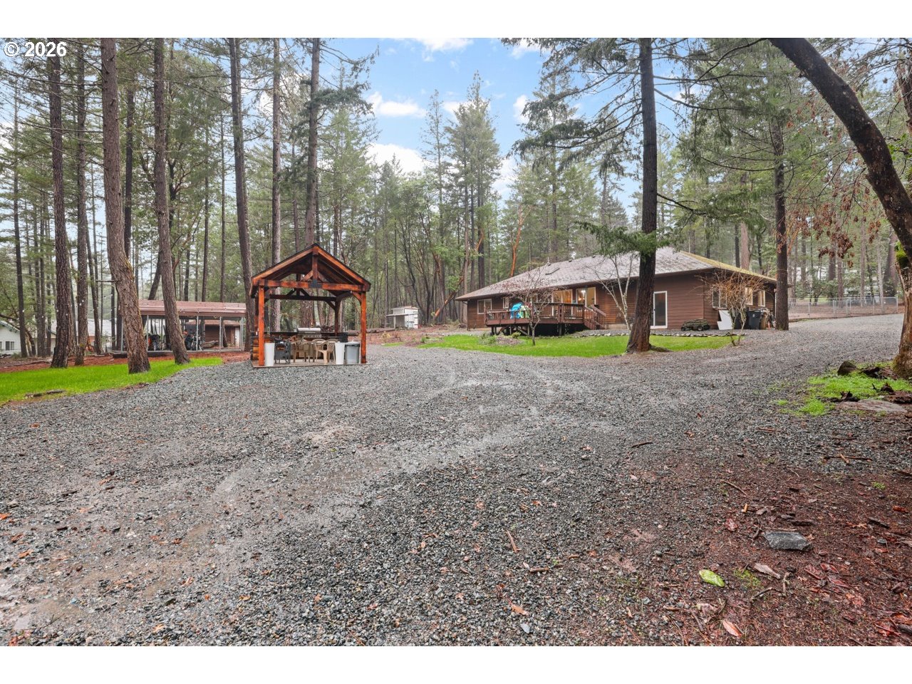 372 Thornbrook Drive Merlin, OR 97532 - Photo 28 of 34