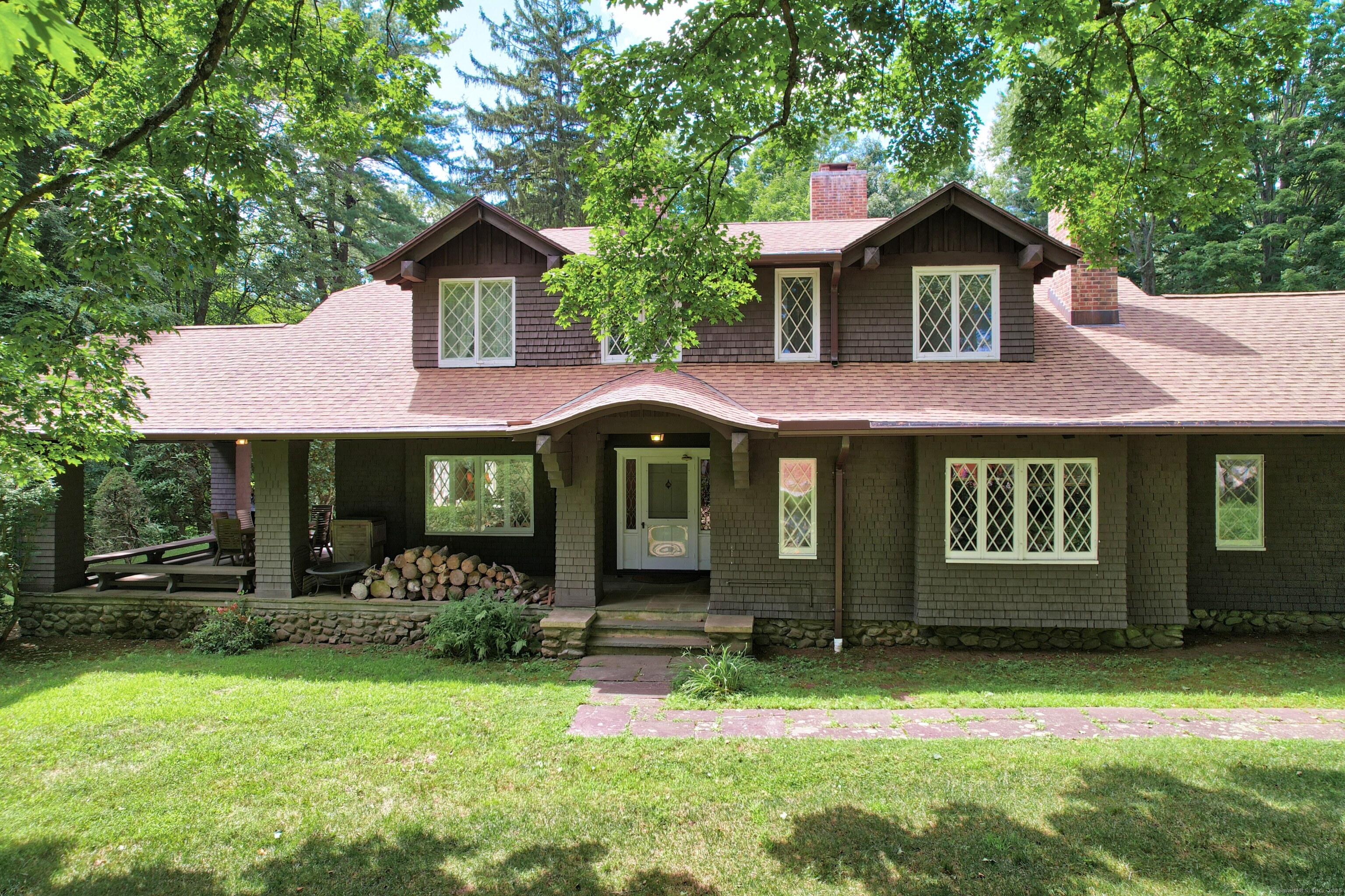 1 Umberfield Road Waterbury, CT 06708 - Photo 1 of 1 a front view of a house with garden