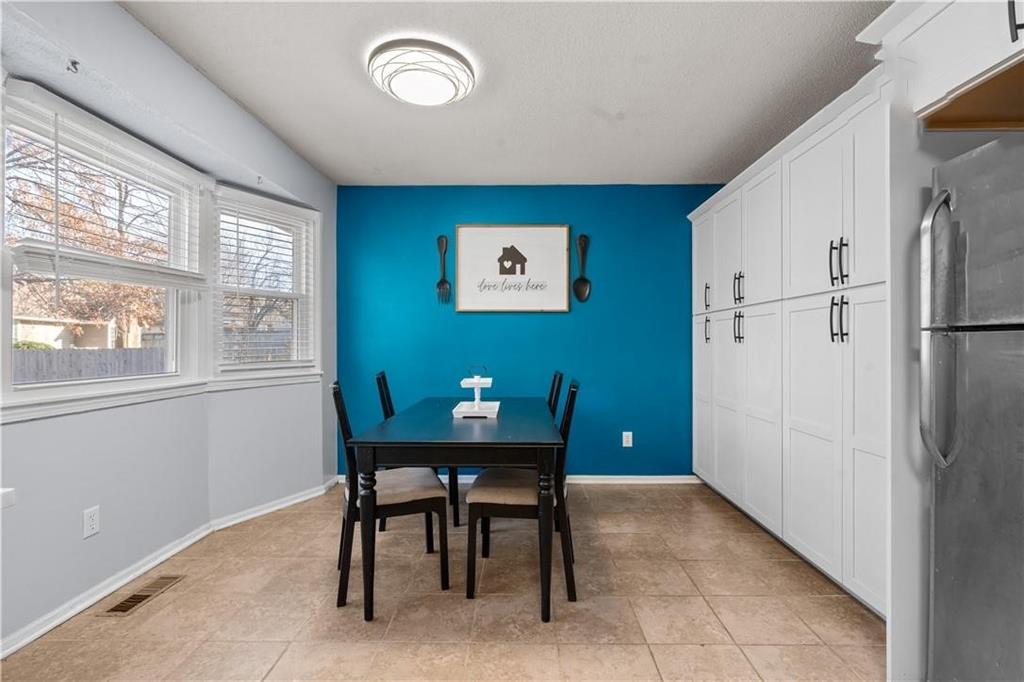 1324 Southwest 22nd Street Blue Springs, MO 64015 - Photo 12 of 41