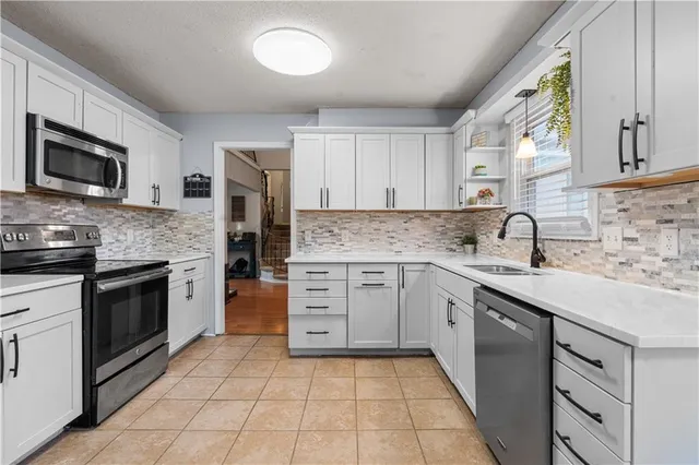 $320,000 | 1324 Southwest 22nd Street, Blue Springs, MO 64015