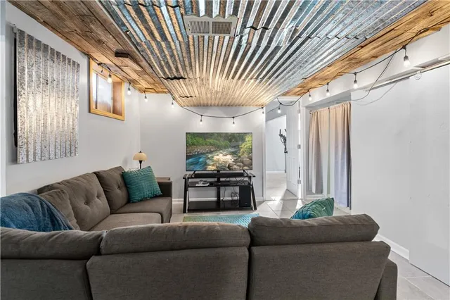 $320,000 | 1324 Southwest 22nd Street, Blue Springs, MO 64015