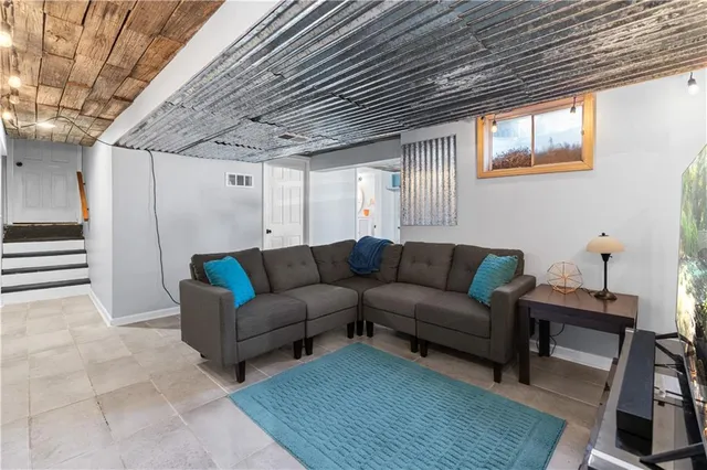 $320,000 | 1324 Southwest 22nd Street, Blue Springs, MO 64015