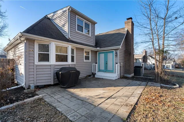 $320,000 | 1324 Southwest 22nd Street, Blue Springs, MO 64015