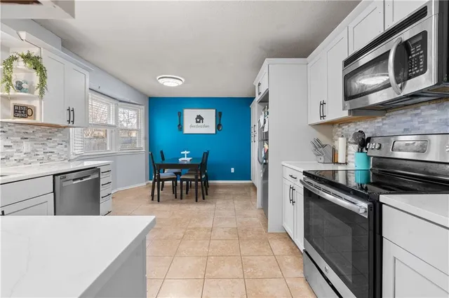 $320,000 | 1324 Southwest 22nd Street, Blue Springs, MO 64015