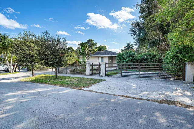 a view of a house with backyard and a tree
