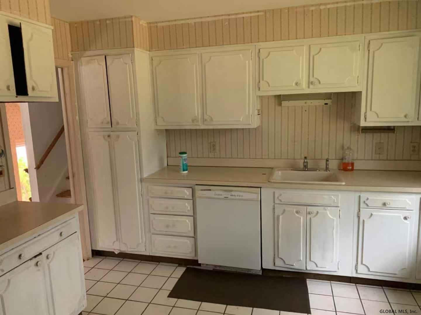 79 Devon Road Bethlehem, NY 12054 - Photo 4 of 29 Photo 4