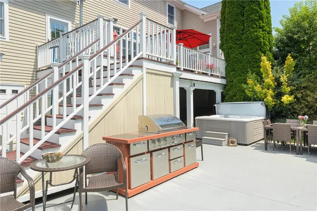 $2,450,000 | 180 Cottontail Drive, Portsmouth, RI 02871