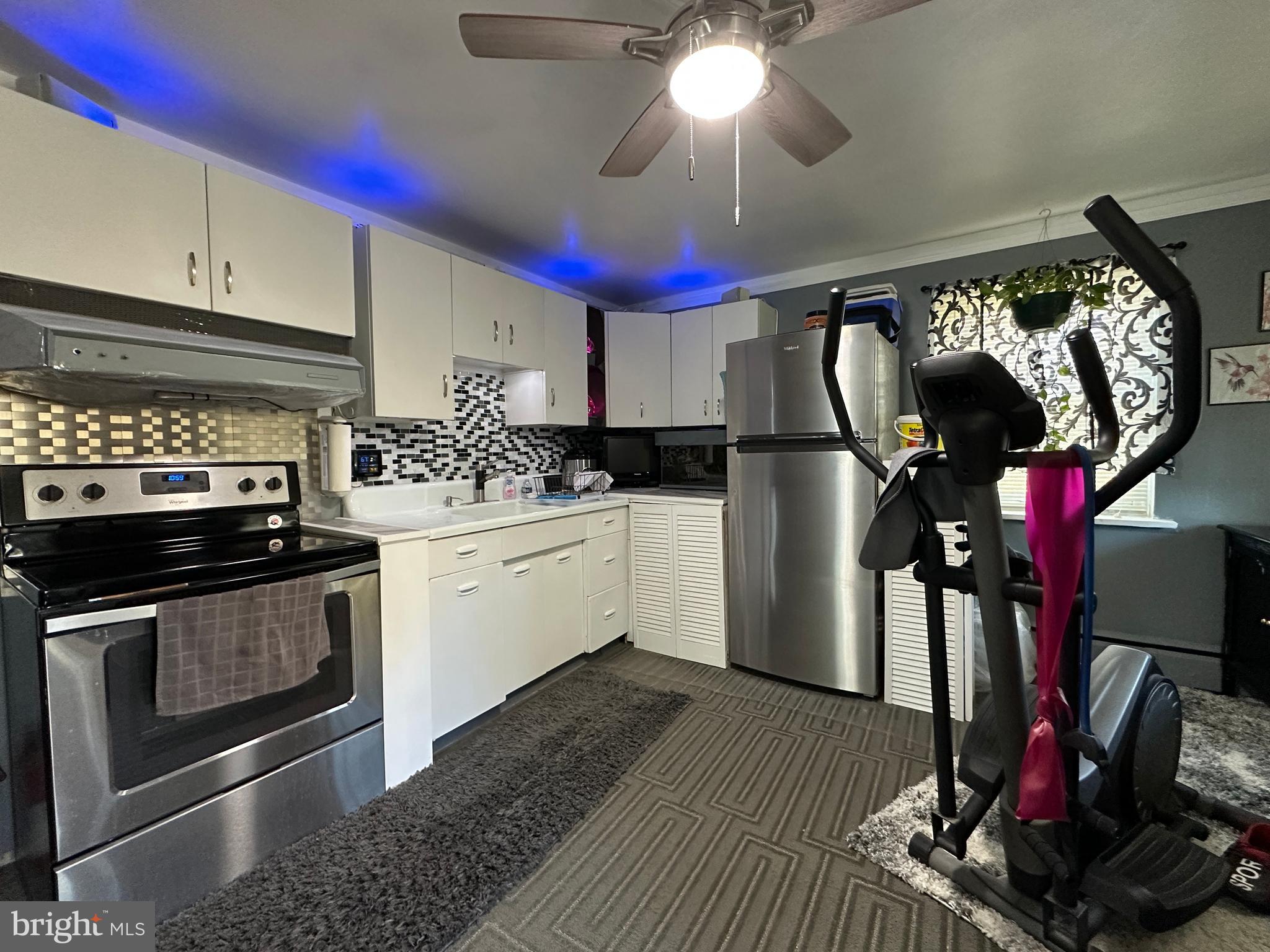 21 Big Road Schwenksville, PA 19473 - Photo 39 of 61 Garage Apartment - Kitchen