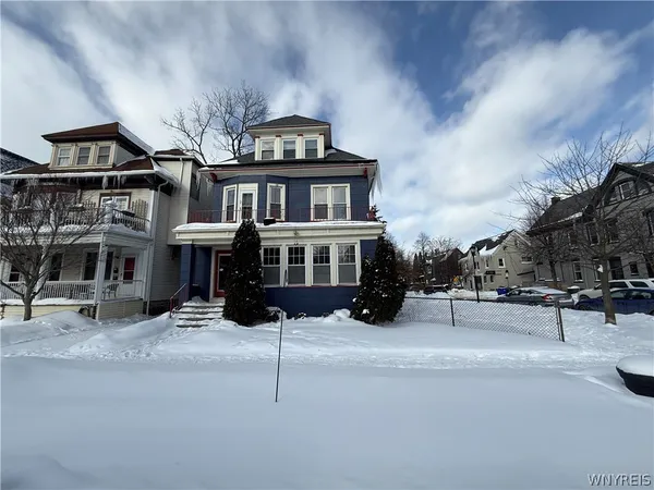 $1,750 | 319 Bryant Street, Unit 2, Buffalo, NY 14222