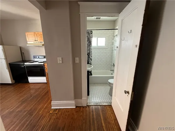 $1,750 | 319 Bryant Street, Unit 2, Buffalo, NY 14222