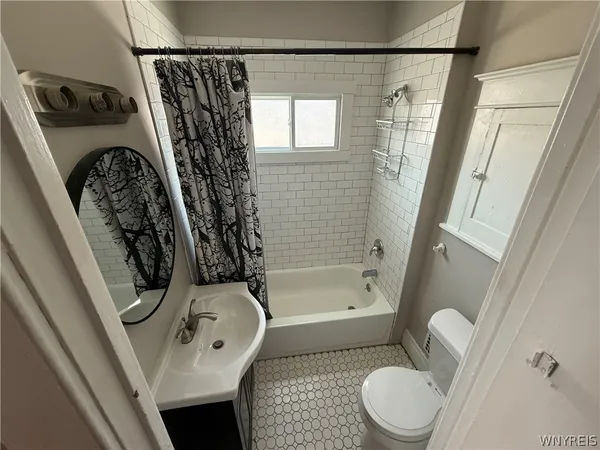 $1,750 | 319 Bryant Street, Unit 2, Buffalo, NY 14222