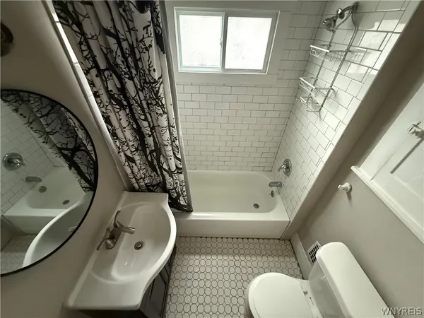 $1,600 | 319 Bryant Street, Unit 2, Buffalo, NY 14222