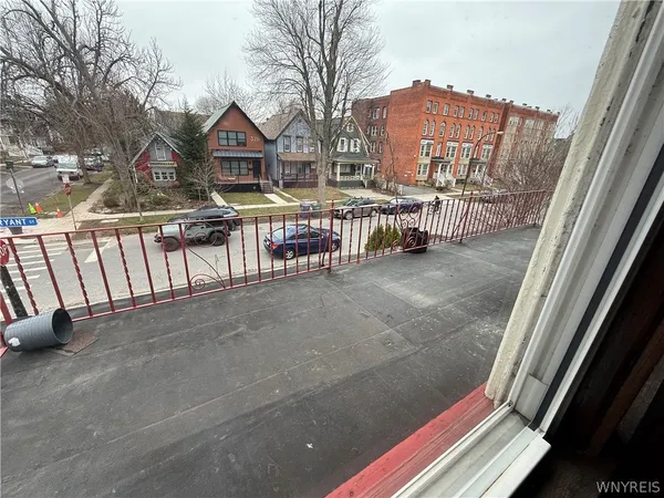 $1,600 | 319 Bryant Street, Unit 2, Buffalo, NY 14222