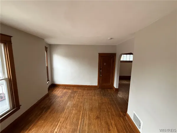 $1,600 | 319 Bryant Street, Unit 2, Buffalo, NY 14222